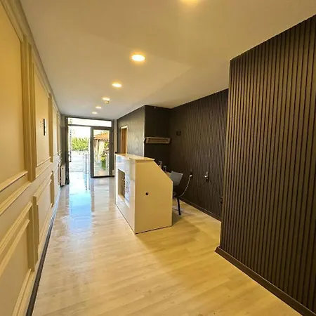 Hidden Garden מלון 3*