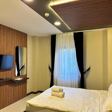 Hidden Garden Hotel 3*