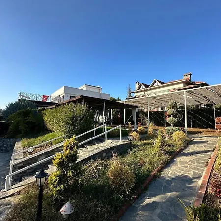 מלון Hidden Garden